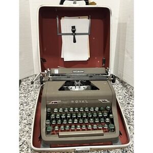 1950s VINTAGE ROYAL QUIET DELUXE PORTABLE TYPEWRITER IN TWEED CASE - GREEN KEYS